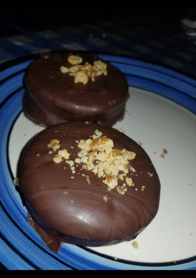 Una foto de Súper alfajores de chocolate