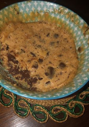 Una foto de Mug cake con chips al microondas