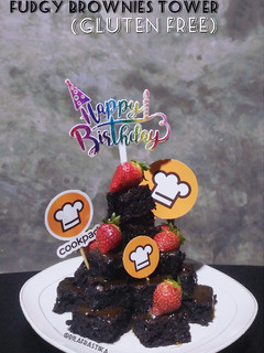 Foto resep Fudgy Brownies Tower dengan saos karamel (Gluten Free)