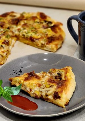 عکسی از دستور پیتزا گوشت و قارچ با خمیر فوری 🍕