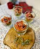 Ensalada navideña de granada y salmón ahumado - en vasitos