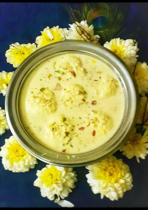 रसमलाई (Rasmalai recipe in marathi) रेसिपी चे मुख्य फोटो 