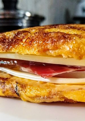 Una foto de SÁNDWICH Hawaiano🍍 de Huevo...!🐣