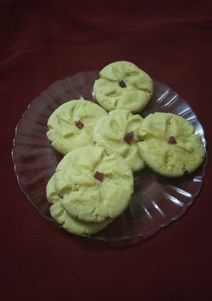 नानखटाई (nankhatai recipe in marathi) रेसिपी चे मुख्य फोटो