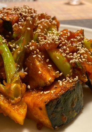 Hình của món Súp lơ và bí đỏ nướng sốt gochujang (Baked cauliflower and pumpkin with gochujang sauce).