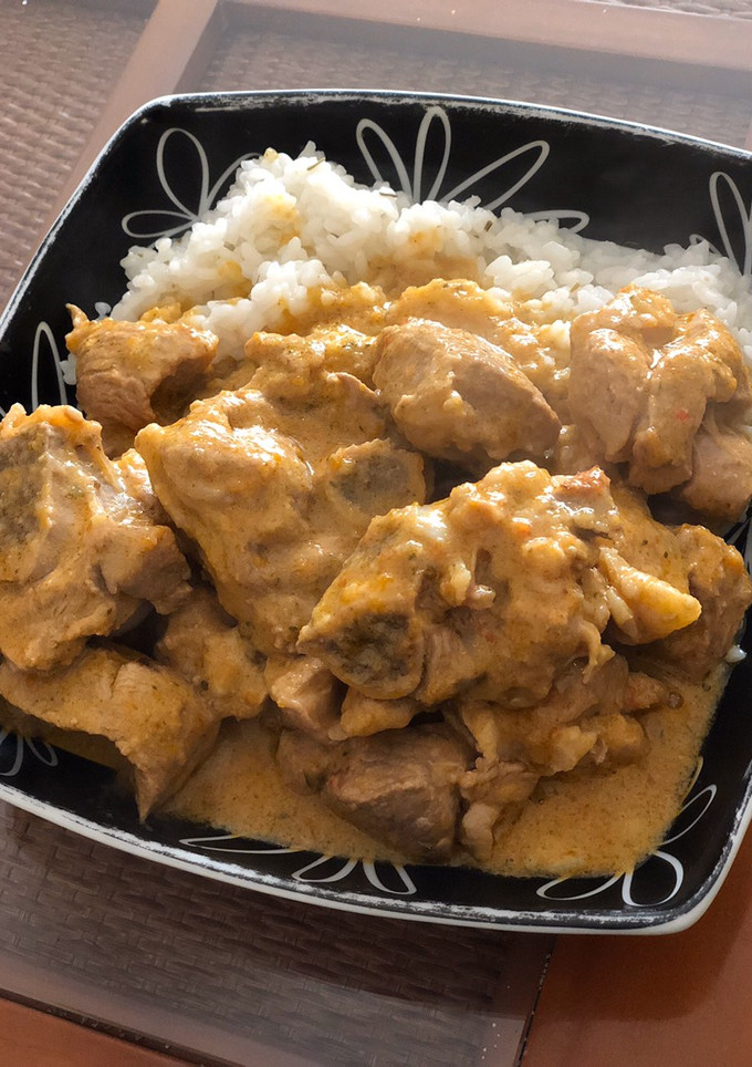 Una foto de Mafé (carne con salsa de cacahuete)