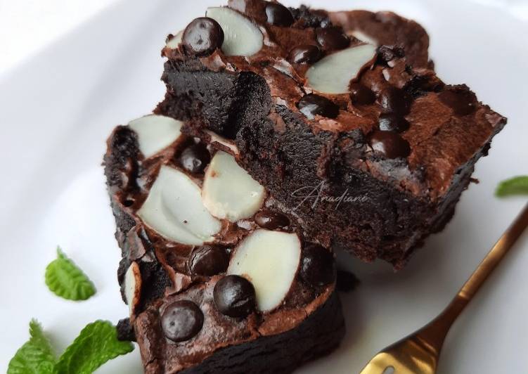 Cara Gampang mengolah Fudgy brownies with Shiny Crust, Enak