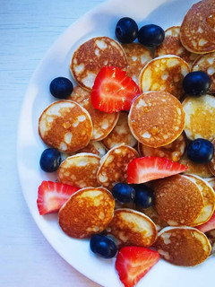 Foto di Mini pancakes con farina di riso, yogurt greco e cocco🥞🥥