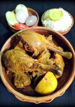 আলু দিয়ে মুরগির ঝোল (alu diye murgir jhol recipe in Bengali) রেসিপির প্রধান ছবি