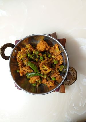 गोभी मटर की सब्जी (gobhi matar sabzi recipe in Hindi) रेसिपी मुख्य फोटो