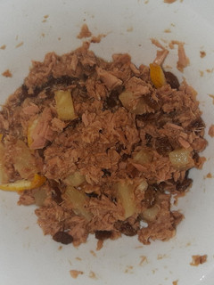 A picture of Tuna salad with fruits.