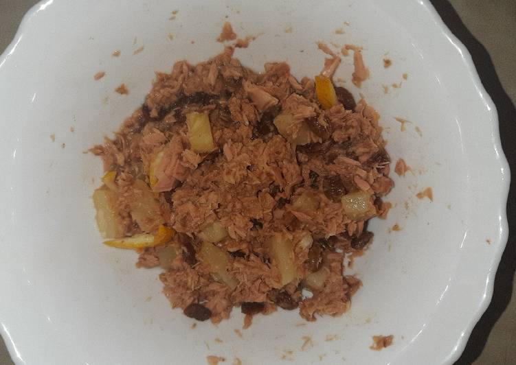 Tuna salad with fruits Tuna salad with fruits