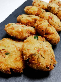 Foto di Polpette schiacciate con patate, melanzane e prosciutto