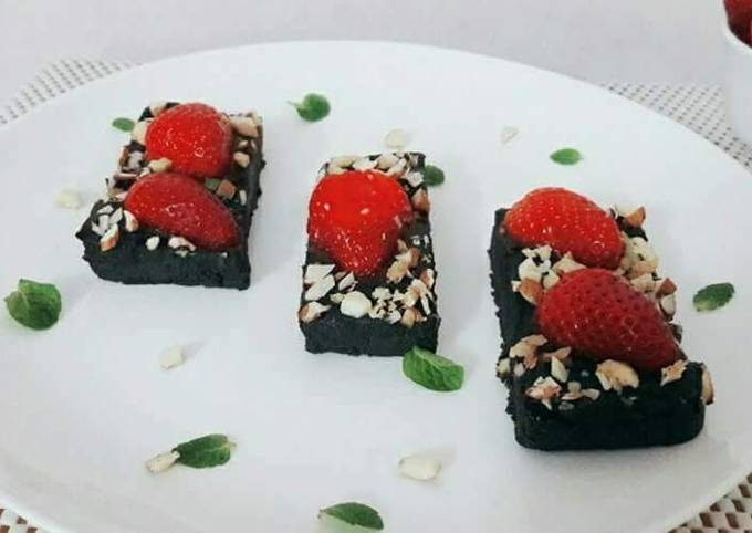 No bake strawberry chocolate bars