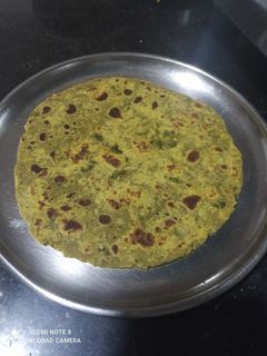 पालक आलू पराठा(palak aloo paratha recipe in hindi) रेसिपी मुख्य फोटो