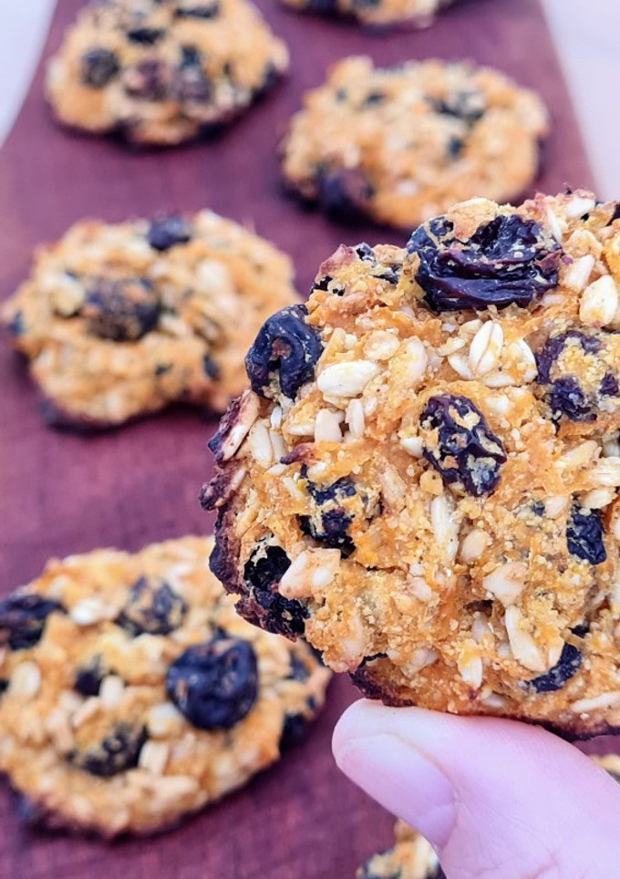 Una foto de Galletas de avena y harina de garbanzos sabor carrot cake 🥕 sin azúcar ni edulcorante 🥕 veganas