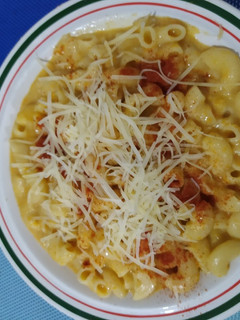 Una foto de Fideos con salsa de zapallo y queso