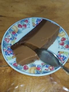 Una foto de Postre de leche con chocolate