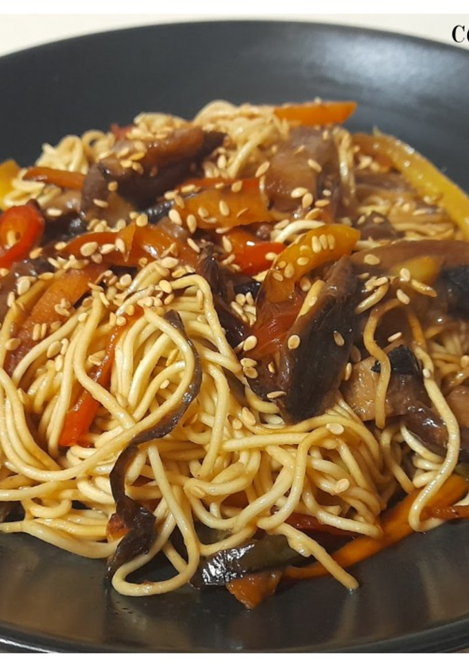 Una foto de Fideos lo mein