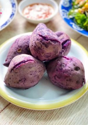 Hình của món Khoai Lang Tím Luộc.
