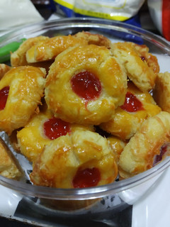 Foto resep Thumbprint strawberry cookies