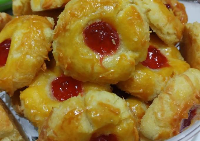 Thumbprint strawberry cookies