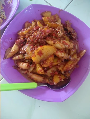 Cara Simple Membikin Resep  Balado cumi asin kentang asam manis pedes yang Bikin Ngiler, Enak Banget