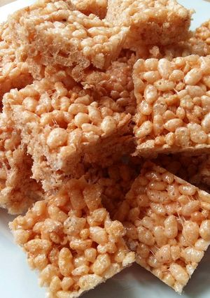 A picture of Vickys Marshmallow Crispy Squares, GF DF EF SF NF.