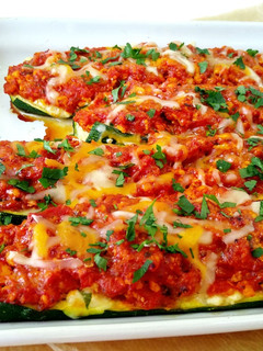 Una foto de Calabacines rellenos de pollo, estilo lasaña {bajo en carbohidratos}