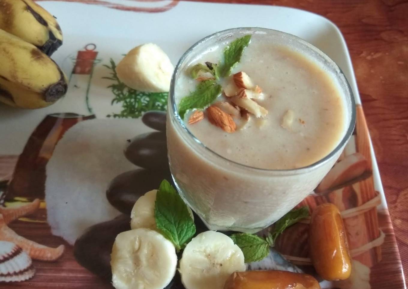 Date Honey Banana Shake