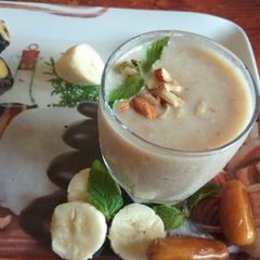 A picture of Date Honey Banana Shake.