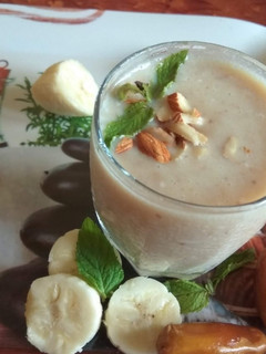 A picture of Date Honey Banana Shake.