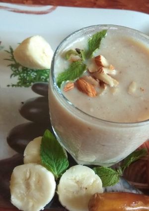 A picture of Date Honey Banana Shake.