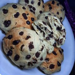 A picture of Chocolate and raisins cookies.