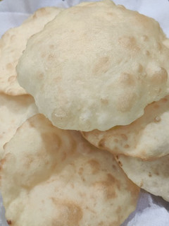 भटूरे (bhature recipe in Hindi) रेसिपी मुख्य फोटो