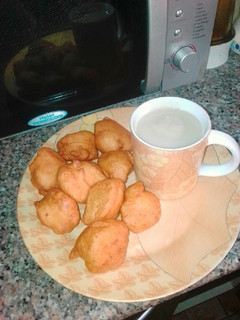 A picture of Akara n Pap.