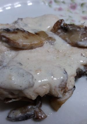 Foto principal de Pechugas de pollo con salsa de champiñones 🍄