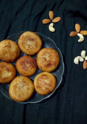 সুজির কাকরা পিঠে (Soojir kakra pithe recipe in Bengali) রেসিপির প্রধান ছবি