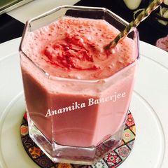 A picture of Pink Latte (Beetroot Latte).