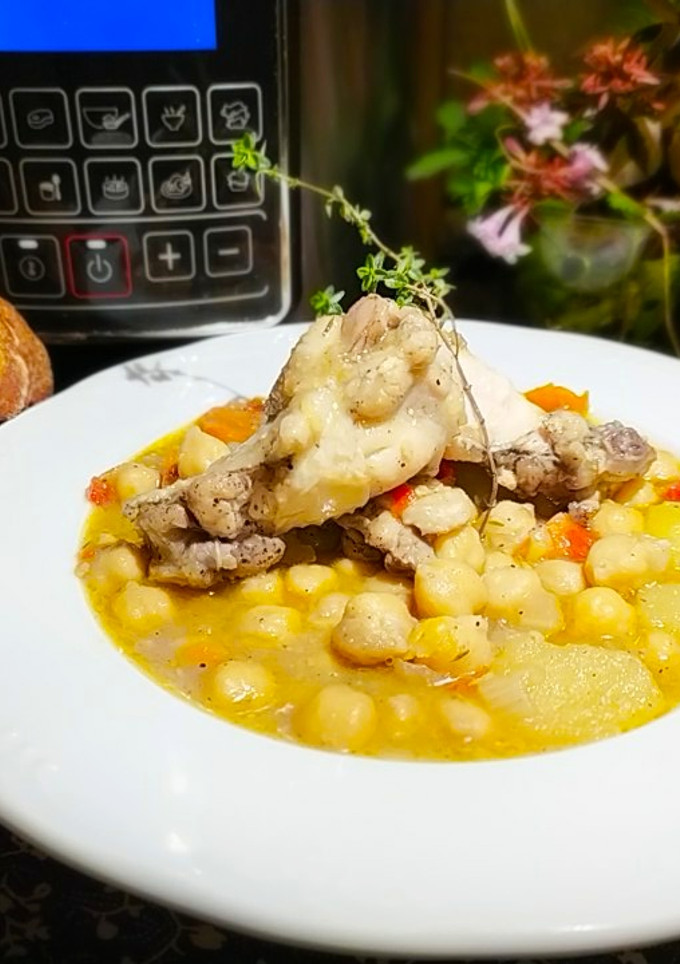 Una foto de Estofado de Garbanzos con Alitas de Pollo a la Sidra en Olla Programable