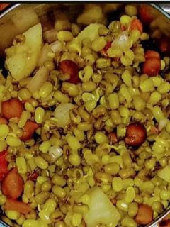 अंकुरित मूंग दाल चाट (Ankurit moong dal chaat recipe in hindi) रेसिपी मुख्य फोटो