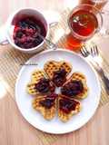 Waffle dengan Murbei Compote