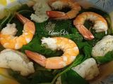 Canh rau dền nấu tôm và chả cá