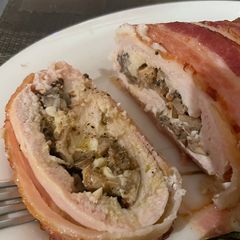 A picture of Posh stuffed chicken with duxelles (mushroom).