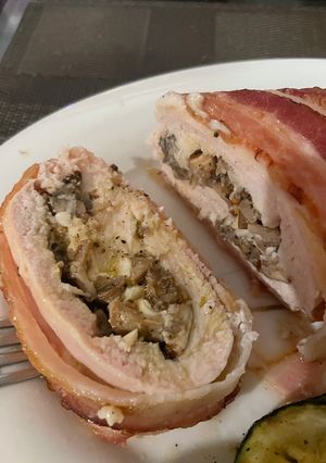 A picture of Posh stuffed chicken with duxelles (mushroom).