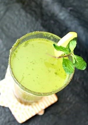 A picture of Mint Lemonade.