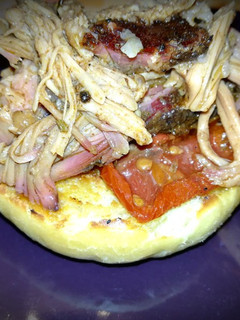A picture of Pulled pork al barbecue.