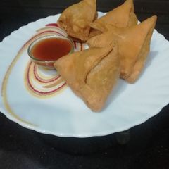 A picture of Peas Stuffed Samosa.