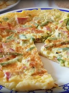 Una foto de Tortilla de espárragos verdes con Jamón Ibérico