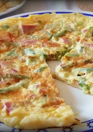 Una foto de Tortilla de espárragos verdes con Jamón Ibérico